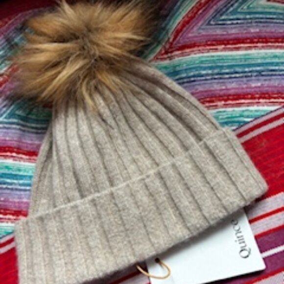 Quince Pure Cashmere Beanie, Beige with faux fur pom pom, one Size - Picture 1 of 6